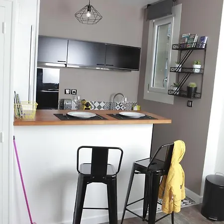 Apartment En Ville - Centre - 500 M De La Plage